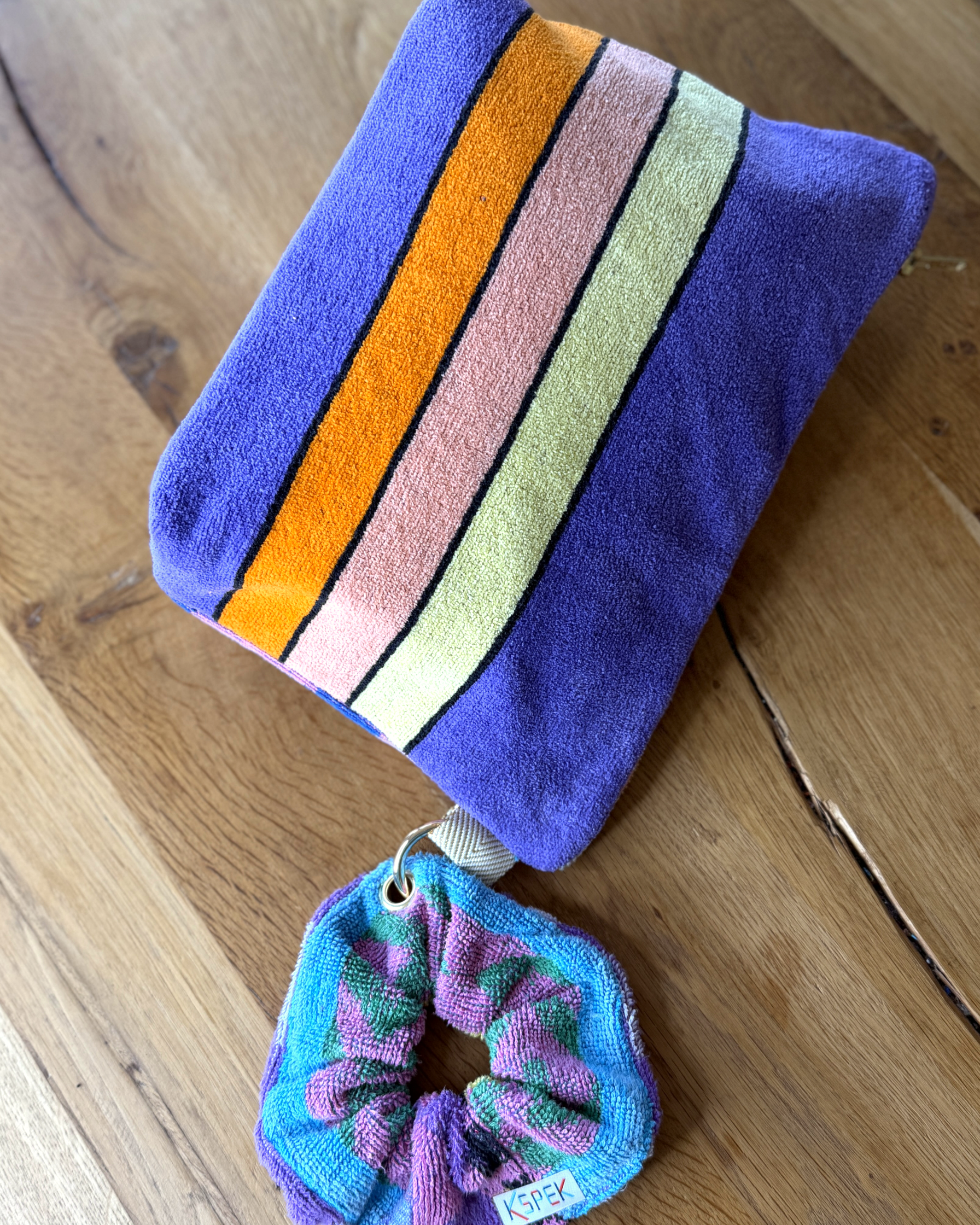 Repurposed Towel Beach Clutch “Breezy Waves” — handmade by Kspek from upcycled vintage textiles, view 6